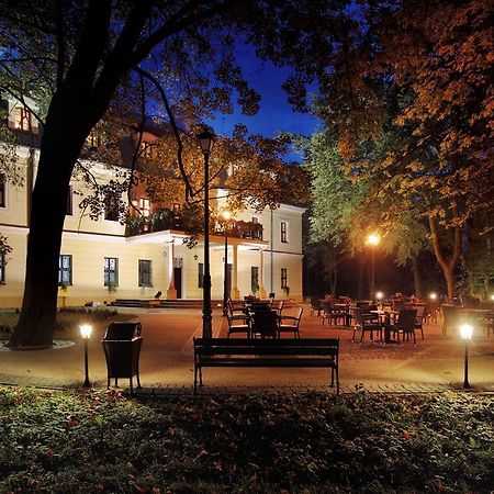 Palac W Rybnej Tarnowskie Góry Exterior foto