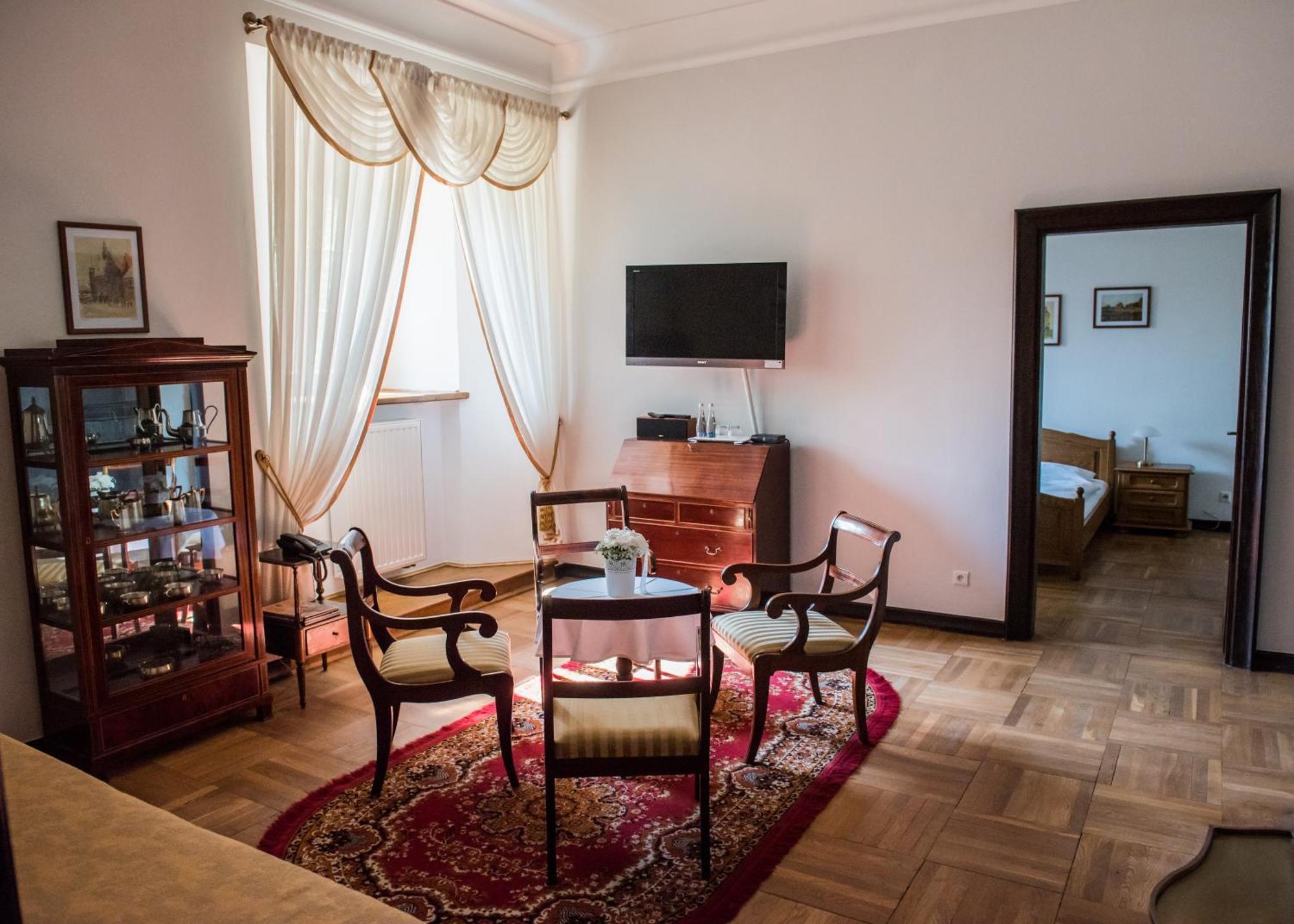 Palac W Rybnej Tarnowskie Góry Zimmer foto