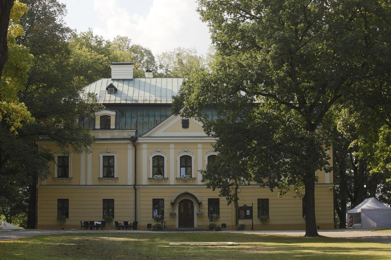 Palac W Rybnej Tarnowskie Góry Exterior foto