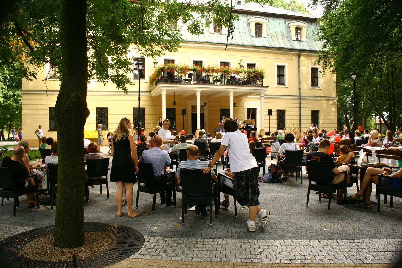 Palac W Rybnej Tarnowskie Góry Exterior foto